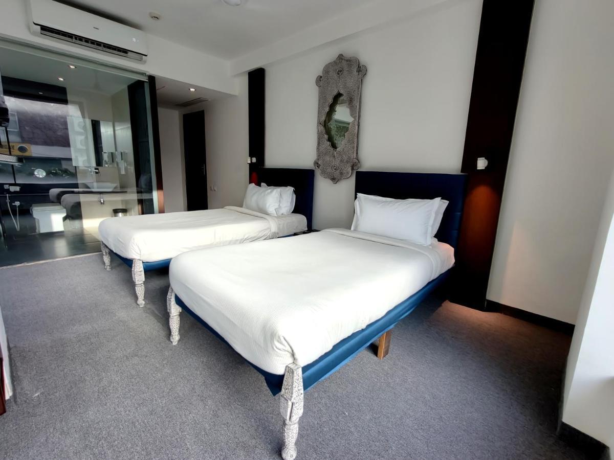 The Sky Imperial Hotel Yahvi فَدودارا المظهر الخارجي الصورة