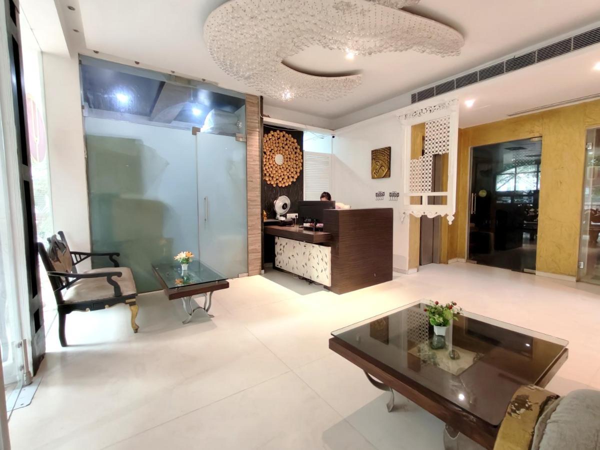 The Sky Imperial Hotel Yahvi فَدودارا المظهر الخارجي الصورة