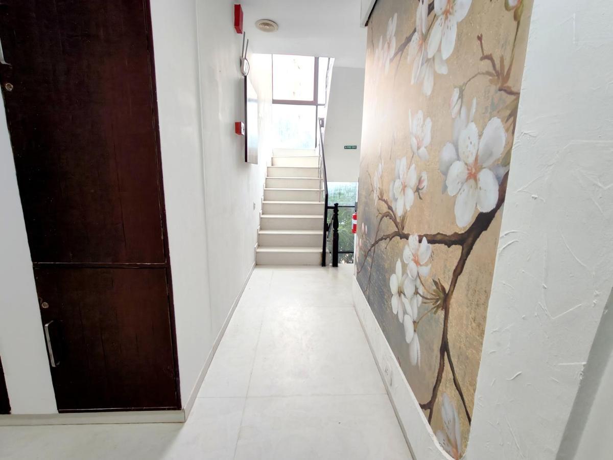 The Sky Imperial Hotel Yahvi فَدودارا المظهر الخارجي الصورة