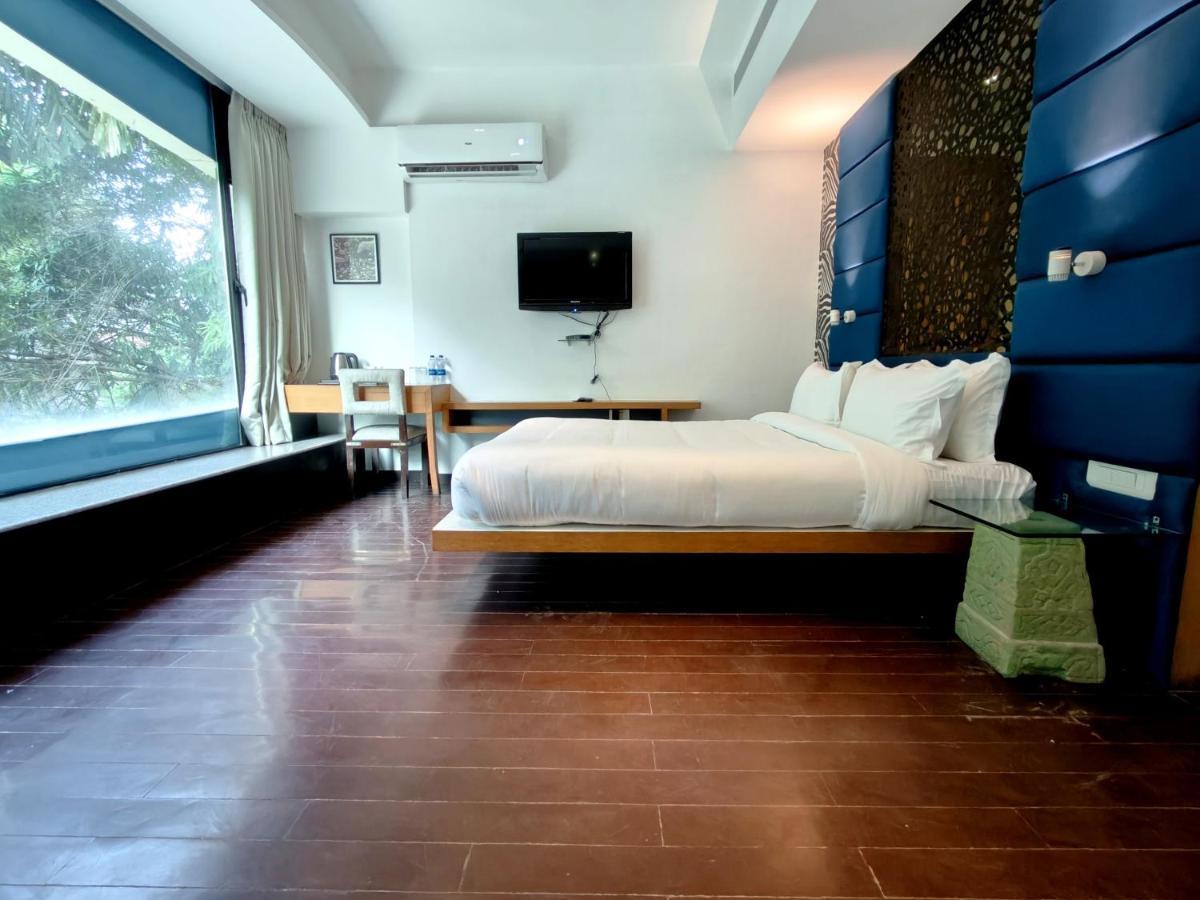 The Sky Imperial Hotel Yahvi فَدودارا المظهر الخارجي الصورة