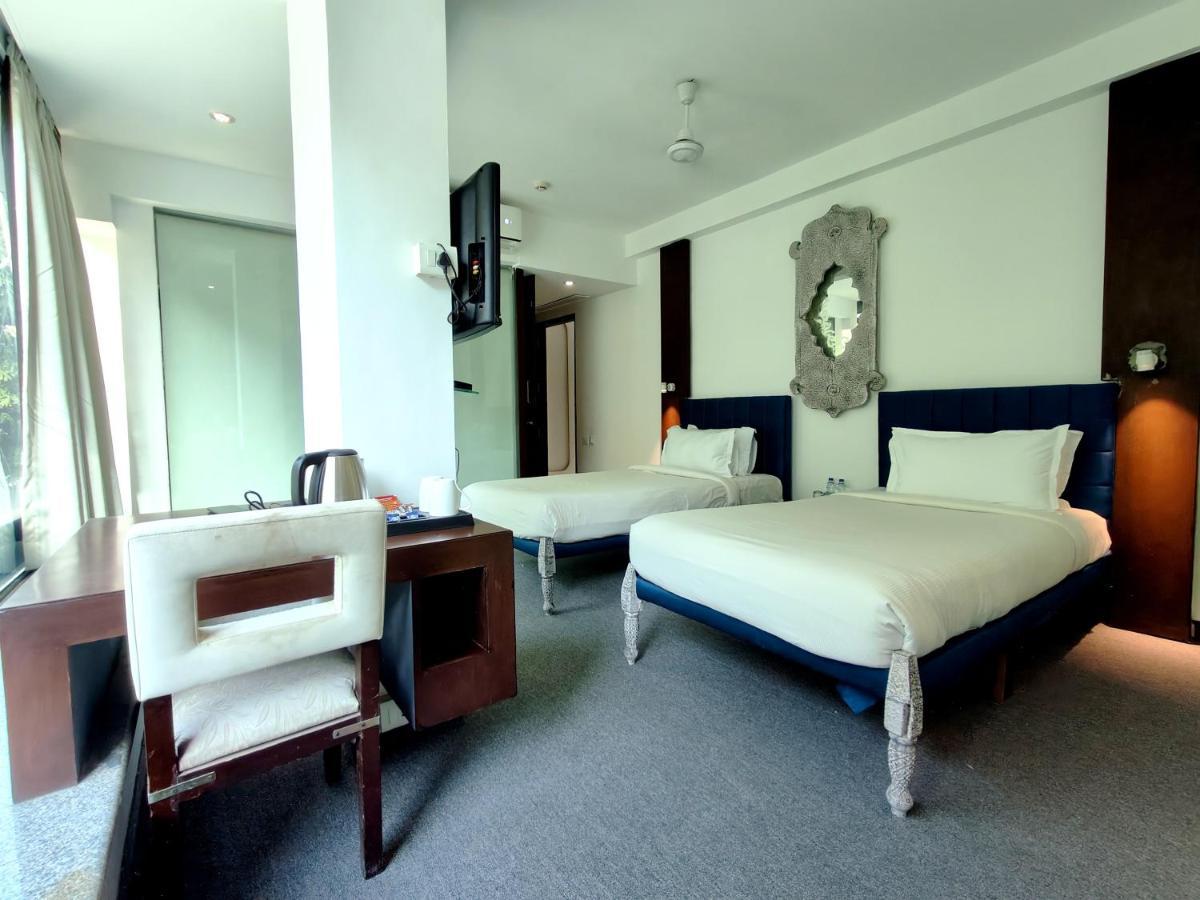 The Sky Imperial Hotel Yahvi فَدودارا المظهر الخارجي الصورة