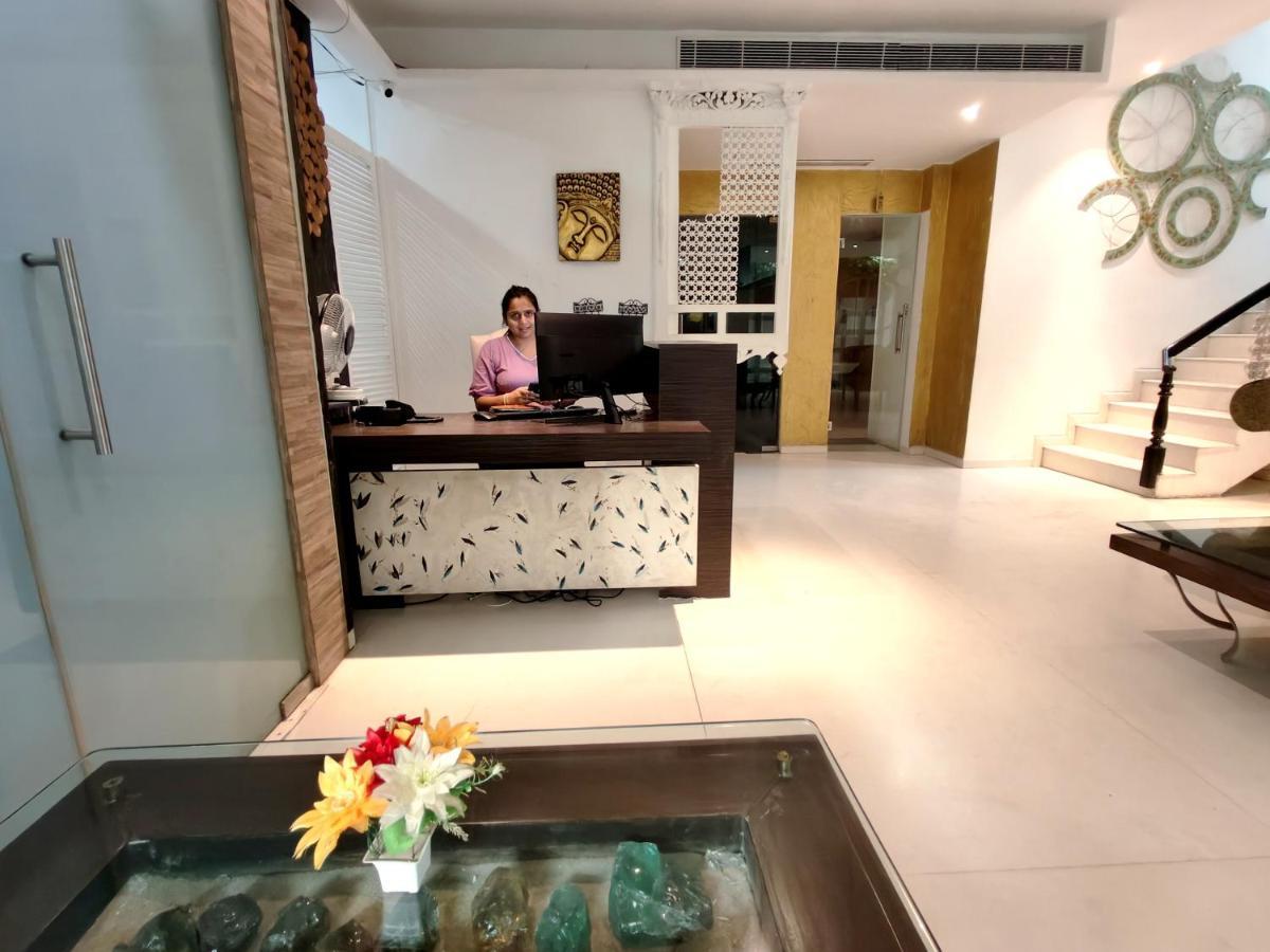 The Sky Imperial Hotel Yahvi فَدودارا المظهر الخارجي الصورة