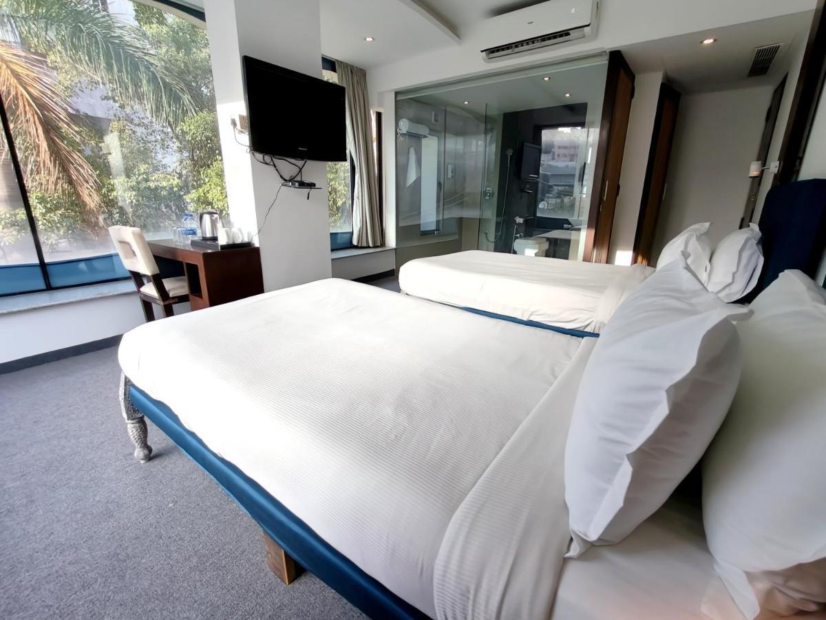 The Sky Imperial Hotel Yahvi فَدودارا المظهر الخارجي الصورة