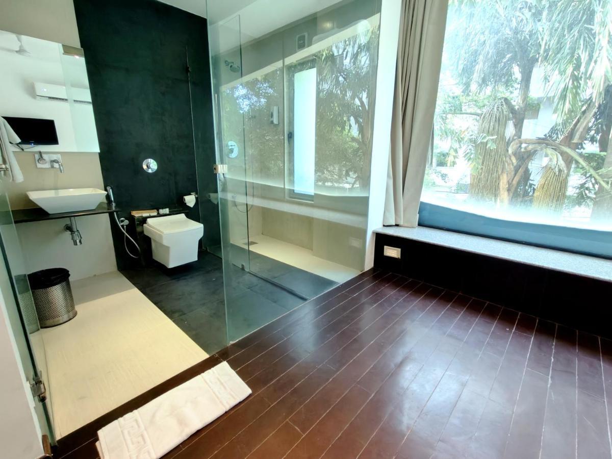 The Sky Imperial Hotel Yahvi فَدودارا المظهر الخارجي الصورة