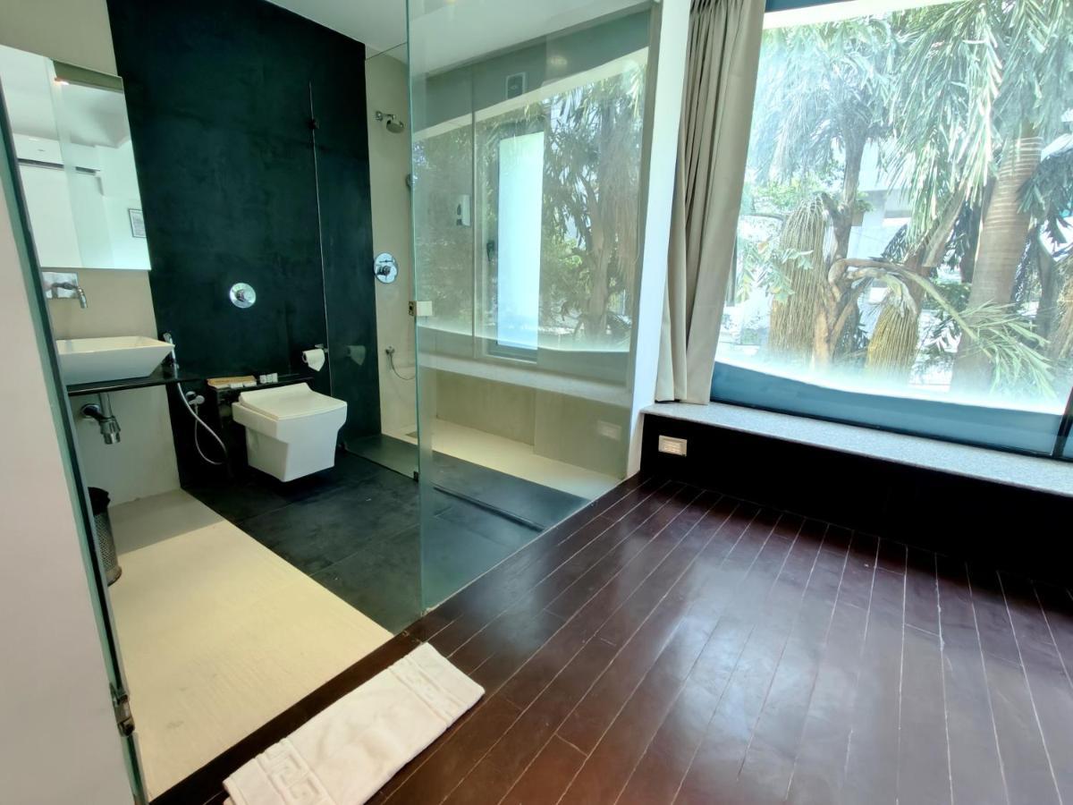 The Sky Imperial Hotel Yahvi فَدودارا المظهر الخارجي الصورة