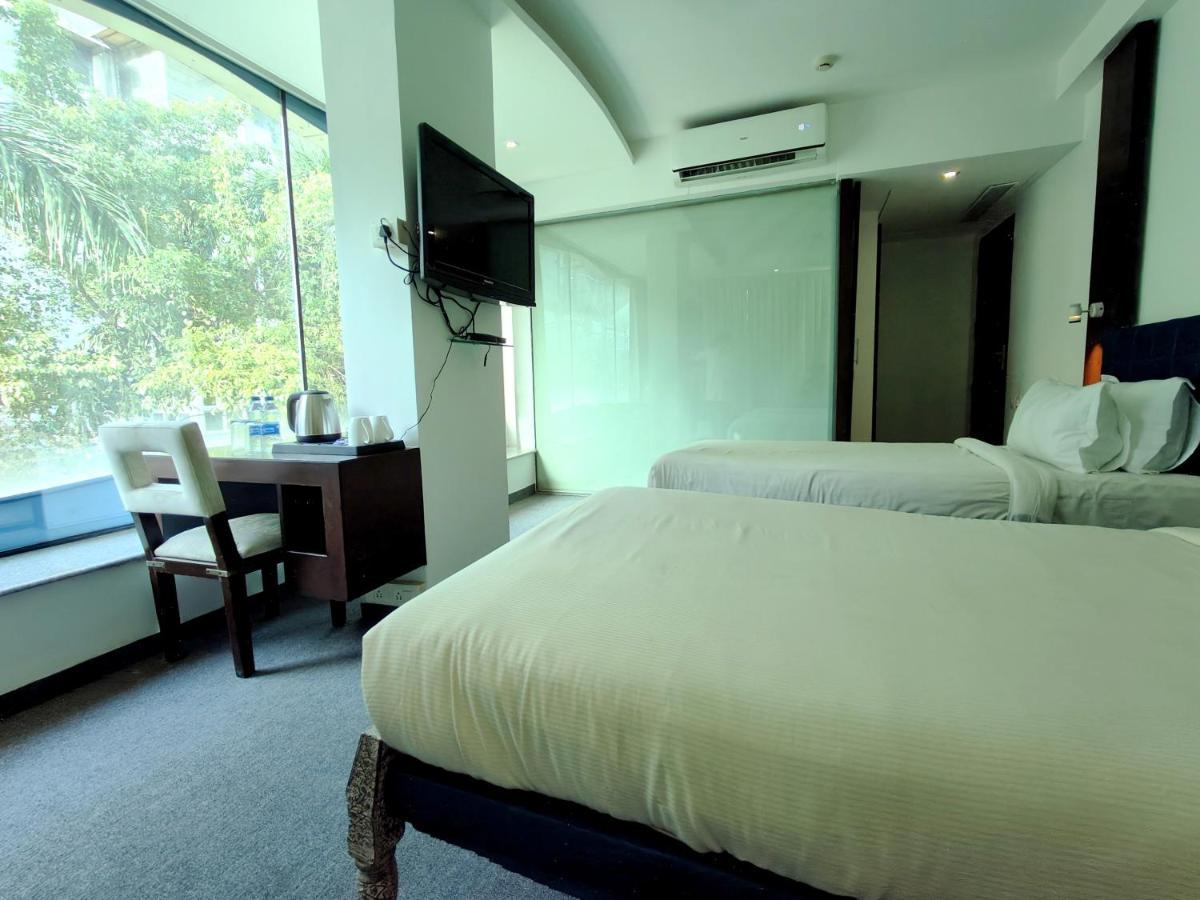 The Sky Imperial Hotel Yahvi فَدودارا المظهر الخارجي الصورة