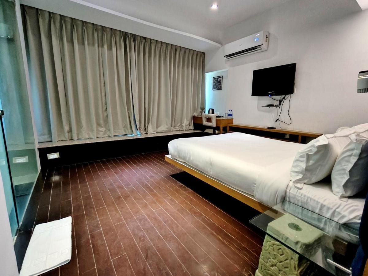 The Sky Imperial Hotel Yahvi فَدودارا المظهر الخارجي الصورة