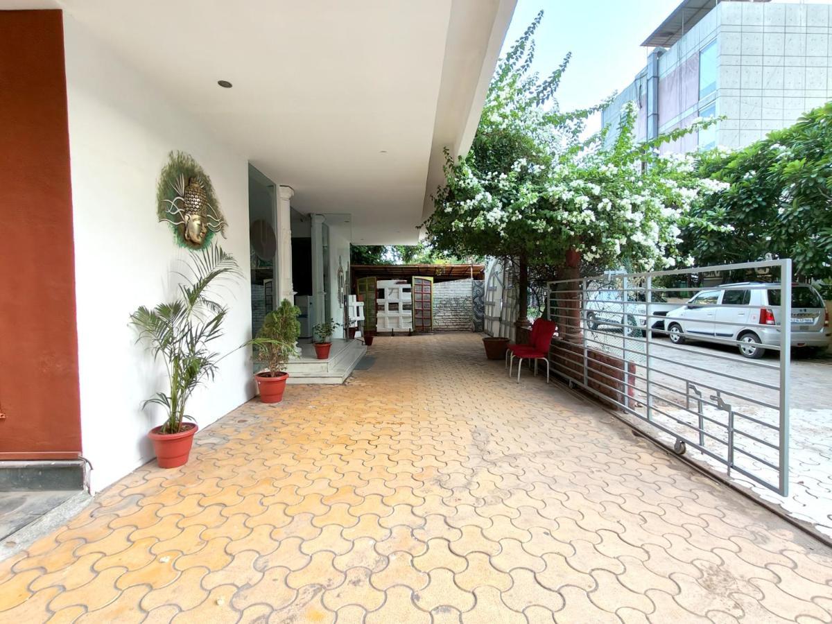 The Sky Imperial Hotel Yahvi فَدودارا المظهر الخارجي الصورة
