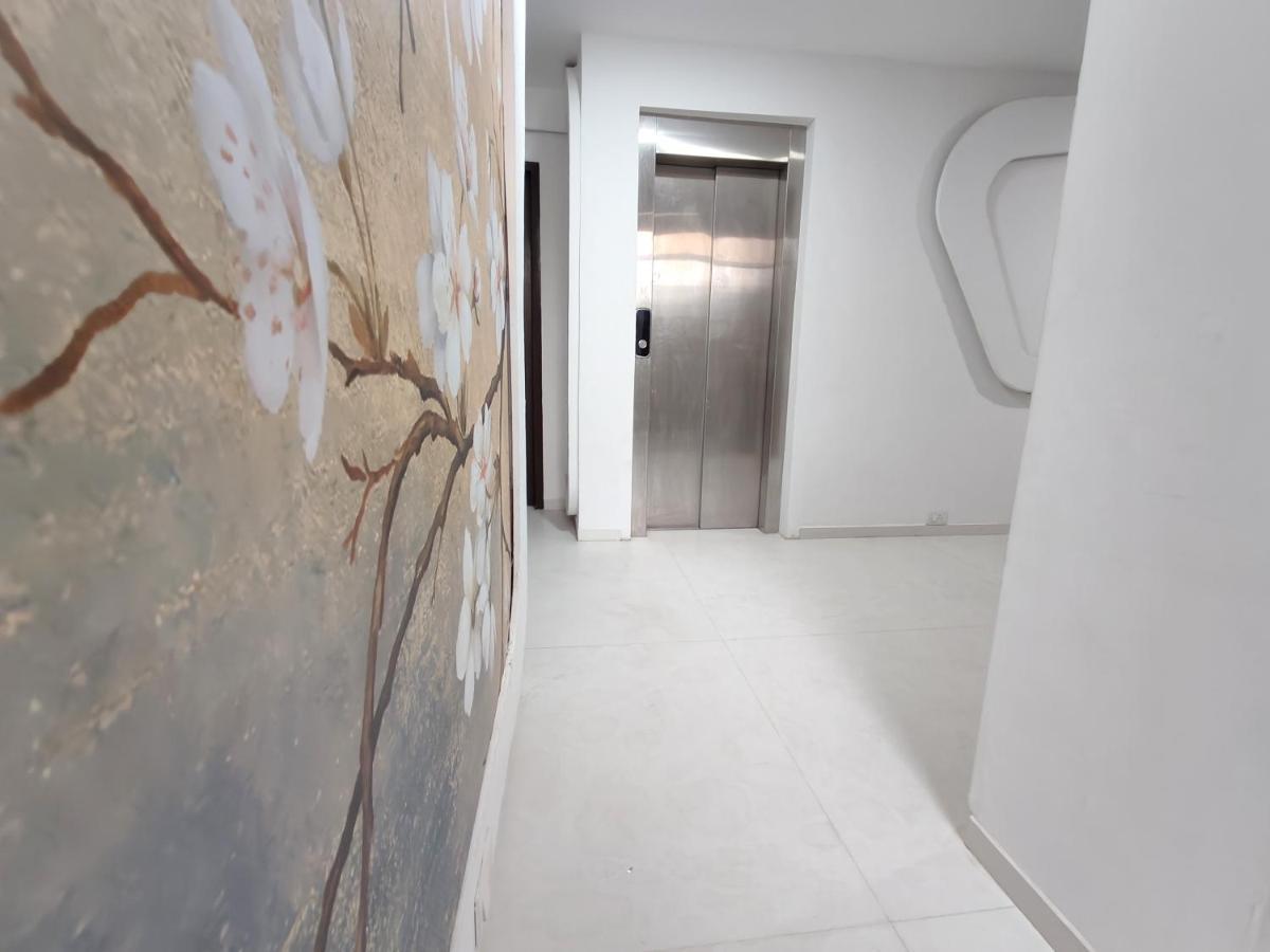The Sky Imperial Hotel Yahvi فَدودارا المظهر الخارجي الصورة