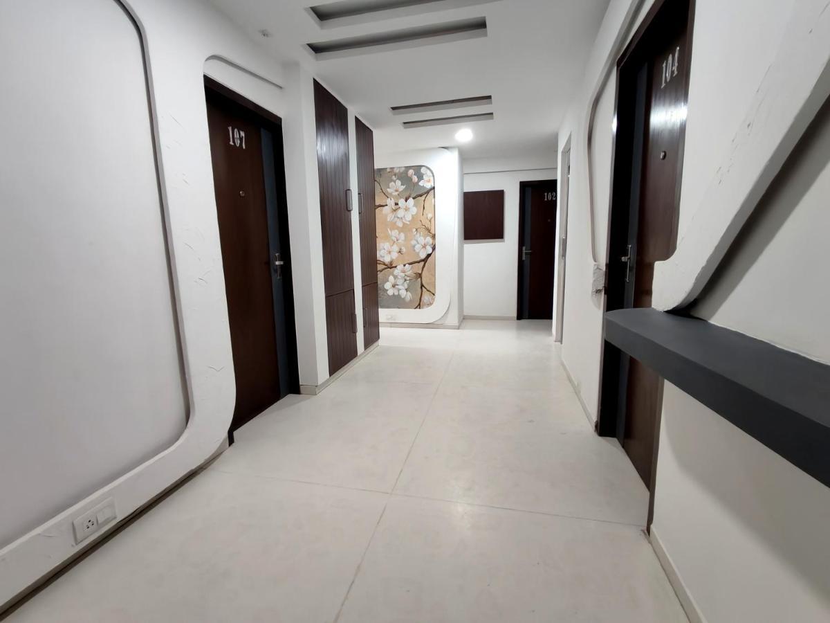 The Sky Imperial Hotel Yahvi فَدودارا المظهر الخارجي الصورة