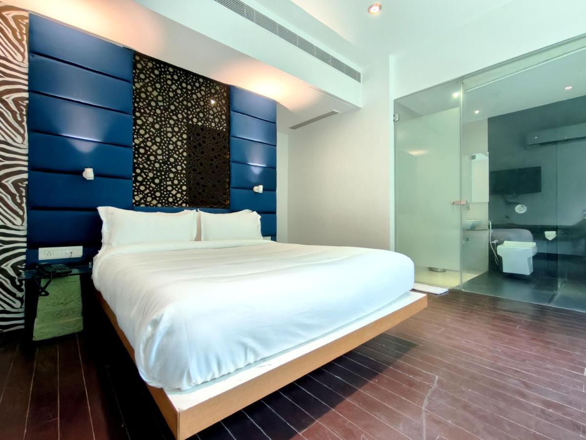 The Sky Imperial Hotel Yahvi فَدودارا المظهر الخارجي الصورة