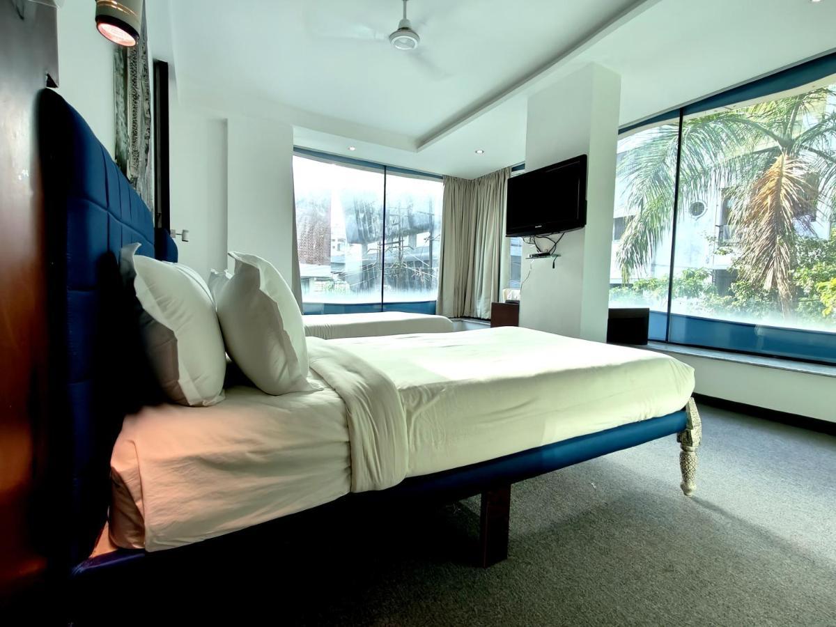 The Sky Imperial Hotel Yahvi فَدودارا المظهر الخارجي الصورة