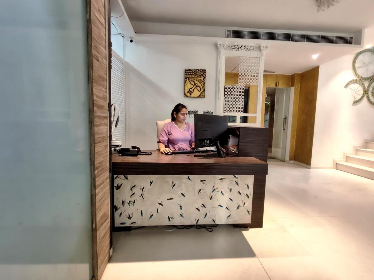 The Sky Imperial Hotel Yahvi فَدودارا المظهر الخارجي الصورة