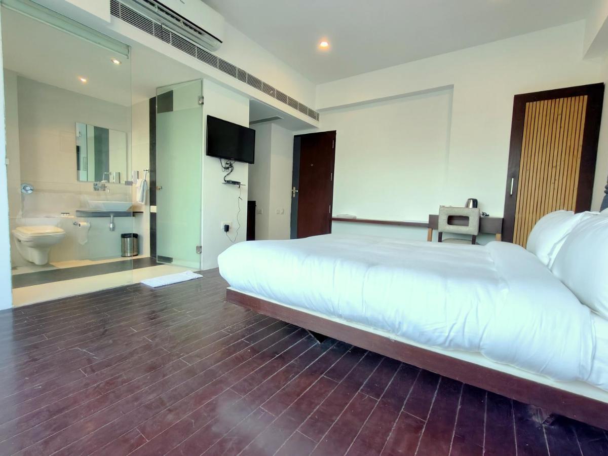 The Sky Imperial Hotel Yahvi فَدودارا المظهر الخارجي الصورة