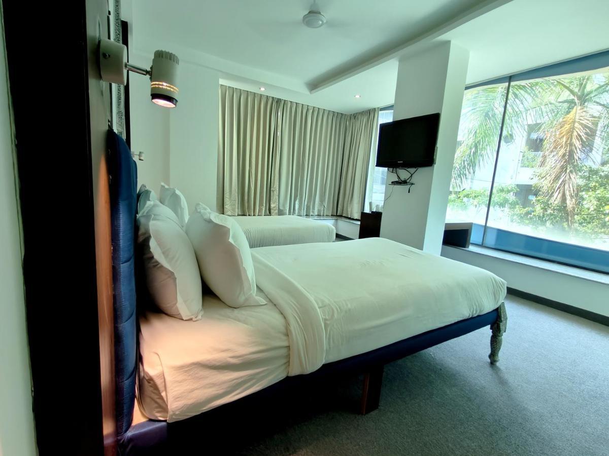 The Sky Imperial Hotel Yahvi فَدودارا المظهر الخارجي الصورة